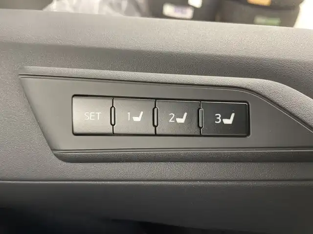 トヨタ アルファード S Cパッケージ 道央・札幌 2018(平30)年 2.3万km ホワイトパールクリスタルシャイン ・４WD/トヨタセーフティセンス/・レーダークルーズコントロール/・プリクラッシュセーフティ/・純正10インチディスプレイナビ/・DVD.CD.SD.Bluetooth/・フルセグ/バックカメラ /・純正フリップダウン モニター/・両側パワースライドドア /・パワーバックドア/・レザーシート/シートヒーター/・ベンチレーション/ステアリングヒーター/・LEDライト/オートハイビーム/・デジタルインナーミラー/・前後ドライブレコーダー/・スマートキ2