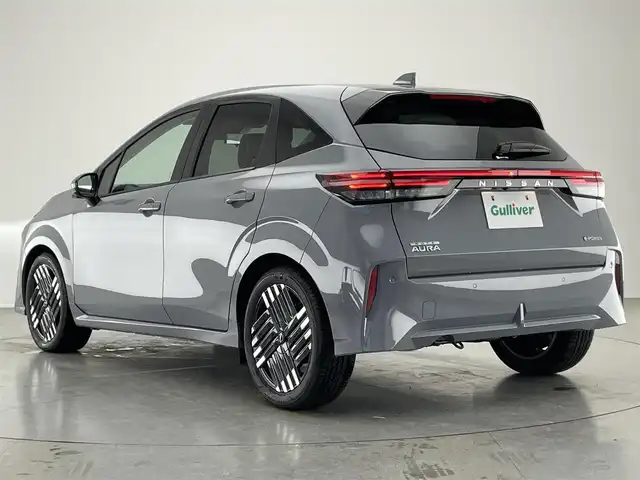 日産 オーラ G 愛知県 2024(令6)年 0.3万km グレー 純正９型ナビ　ＢＯＳＥ　プロパイロット　全方位カメラ　デジタルインナーミラー　ＨＤＭＩ　ワイヤレス充電　ＥＴＣ２．０　衝突軽減　追従クルコン　ＢＳＭ　黒ハーフレザー　フルセグ　パワーシート　純正ＡＷ