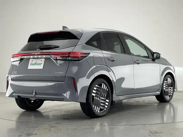 日産 オーラ G 愛知県 2024(令6)年 0.3万km グレー 純正９型ナビ　ＢＯＳＥ　プロパイロット　全方位カメラ　デジタルインナーミラー　ＨＤＭＩ　ワイヤレス充電　ＥＴＣ２．０　衝突軽減　追従クルコン　ＢＳＭ　黒ハーフレザー　フルセグ　パワーシート　純正ＡＷ