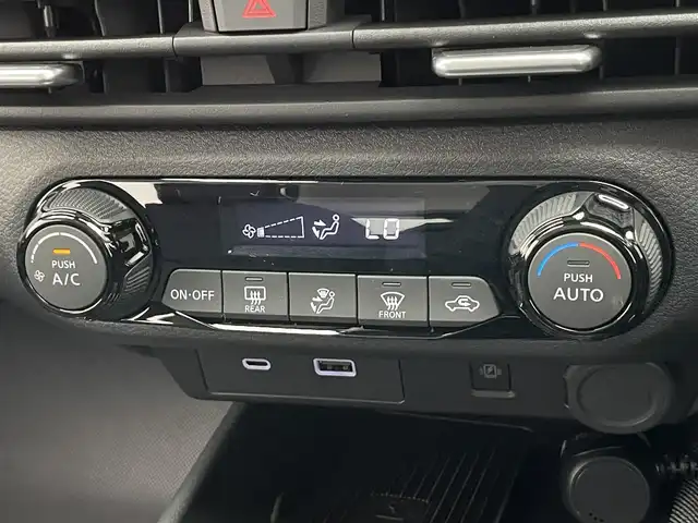 日産 オーラ G 愛知県 2024(令6)年 0.3万km グレー 純正９型ナビ　ＢＯＳＥ　プロパイロット　全方位カメラ　デジタルインナーミラー　ＨＤＭＩ　ワイヤレス充電　ＥＴＣ２．０　衝突軽減　追従クルコン　ＢＳＭ　黒ハーフレザー　フルセグ　パワーシート　純正ＡＷ