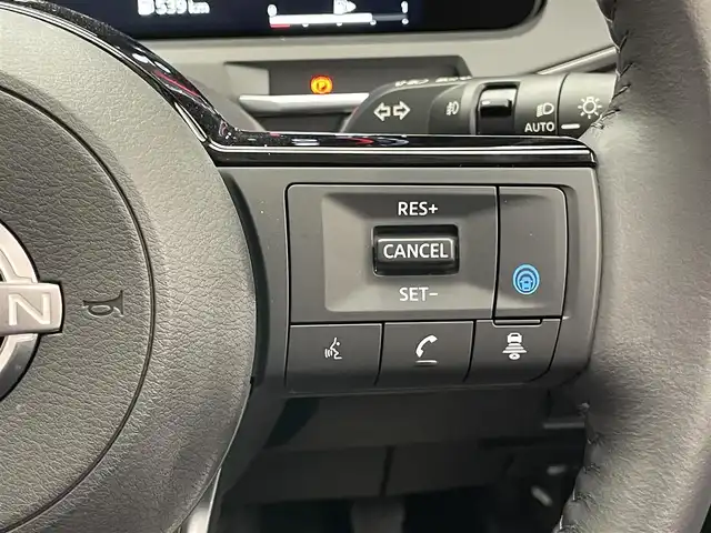 日産 オーラ G 愛知県 2024(令6)年 0.3万km グレー 純正９型ナビ　ＢＯＳＥ　プロパイロット　全方位カメラ　デジタルインナーミラー　ＨＤＭＩ　ワイヤレス充電　ＥＴＣ２．０　衝突軽減　追従クルコン　ＢＳＭ　黒ハーフレザー　フルセグ　パワーシート　純正ＡＷ