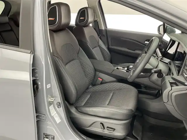 日産 オーラ G 愛知県 2024(令6)年 0.3万km グレー 純正９型ナビ　ＢＯＳＥ　プロパイロット　全方位カメラ　デジタルインナーミラー　ＨＤＭＩ　ワイヤレス充電　ＥＴＣ２．０　衝突軽減　追従クルコン　ＢＳＭ　黒ハーフレザー　フルセグ　パワーシート　純正ＡＷ