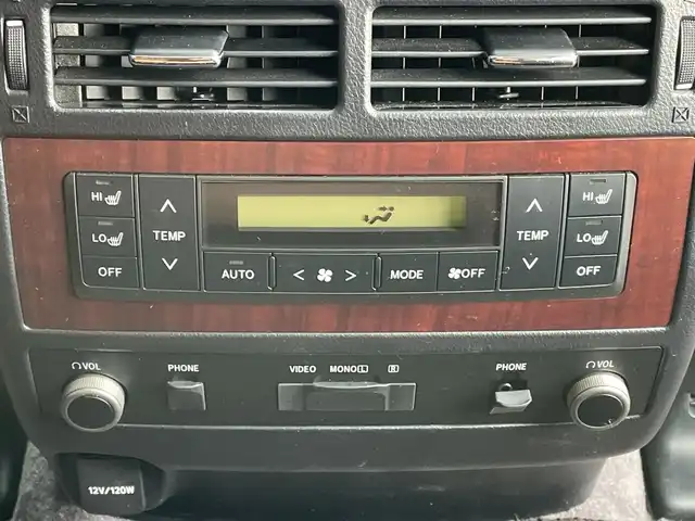 トヨタ ランドクルーザー ZX ブルーノクロス 千葉県 2014(平26)年 4.3万km ブラック フリップダウンモニター/サンルーフ/レザーシート/純正HDDナビ/(AM/FM/DVD/CD/BT)/全周囲カメラ/デジタルインナーミラー/パーキングアシスト/衝突被害軽減システム/バック・フロント・サイドカメラ/横滑り防止装置/ETC/LEDヘッドライト/フォグランプ/オートライト/ウィンカーミラー/電動格納ミラー/純正20インチAW/シートヒーター/エアシート/シートリフター/ステアリングヒーター/エアサス/ウッドステアリング/冷蔵庫/プッシュスタート/スマートキー/ドアバイザー/フロアマット/スペアキー/取扱説明書