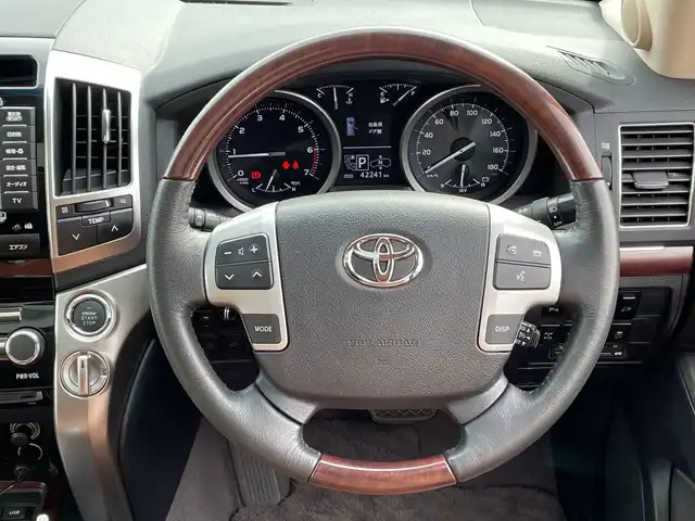 トヨタ ランドクルーザー ZX ブルーノクロス 千葉県 2014(平26)年 4.3万km ブラック フリップダウンモニター/サンルーフ/レザーシート/純正HDDナビ/(AM/FM/DVD/CD/BT)/全周囲カメラ/デジタルインナーミラー/パーキングアシスト/衝突被害軽減システム/バック・フロント・サイドカメラ/横滑り防止装置/ETC/LEDヘッドライト/フォグランプ/オートライト/ウィンカーミラー/電動格納ミラー/純正20インチAW/シートヒーター/エアシート/シートリフター/ステアリングヒーター/エアサス/ウッドステアリング/冷蔵庫/プッシュスタート/スマートキー/ドアバイザー/フロアマット/スペアキー/取扱説明書