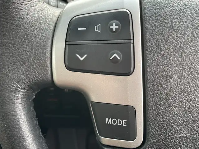 トヨタ ランドクルーザー ZX ブルーノクロス 千葉県 2014(平26)年 4.3万km ブラック フリップダウンモニター/サンルーフ/レザーシート/純正HDDナビ/(AM/FM/DVD/CD/BT)/全周囲カメラ/デジタルインナーミラー/パーキングアシスト/衝突被害軽減システム/バック・フロント・サイドカメラ/横滑り防止装置/ETC/LEDヘッドライト/フォグランプ/オートライト/ウィンカーミラー/電動格納ミラー/純正20インチAW/シートヒーター/エアシート/シートリフター/ステアリングヒーター/エアサス/ウッドステアリング/冷蔵庫/プッシュスタート/スマートキー/ドアバイザー/フロアマット/スペアキー/取扱説明書