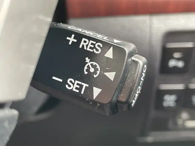 トヨタ ランドクルーザー ZX ブルーノクロス 千葉県 2014(平26)年 4.3万km ブラック フリップダウンモニター/サンルーフ/レザーシート/純正HDDナビ/(AM/FM/DVD/CD/BT)/全周囲カメラ/デジタルインナーミラー/パーキングアシスト/衝突被害軽減システム/バック・フロント・サイドカメラ/横滑り防止装置/ETC/LEDヘッドライト/フォグランプ/オートライト/ウィンカーミラー/電動格納ミラー/純正20インチAW/シートヒーター/エアシート/シートリフター/ステアリングヒーター/エアサス/ウッドステアリング/冷蔵庫/プッシュスタート/スマートキー/ドアバイザー/フロアマット/スペアキー/取扱説明書