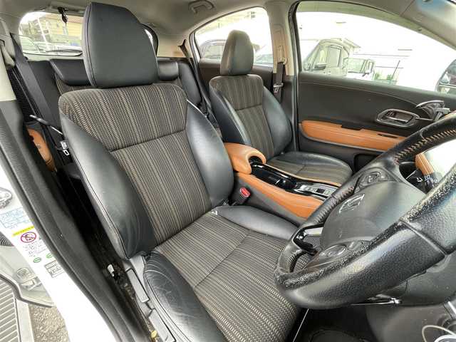 ホンダ ヴェゼル ハイブリッド Z 奈良県 2014(平26)年 9.5万km ホワイトオーキッドパール 【(株)IDOMが運営する　じしゃロン奈良店　の自社ローン対象車両になります。こちらは現金ご利用時の価格です。自社ローンご希望の方は別途その旨お申付け下さい。】