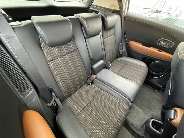 ホンダ ヴェゼル ハイブリッド Z 奈良県 2014(平26)年 9.5万km ホワイトオーキッドパール 【(株)IDOMが運営する　じしゃロン奈良店　の自社ローン対象車両になります。こちらは現金ご利用時の価格です。自社ローンご希望の方は別途その旨お申付け下さい。】