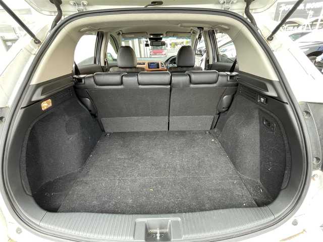 ホンダ ヴェゼル ハイブリッド Z 奈良県 2014(平26)年 9.5万km ホワイトオーキッドパール 【(株)IDOMが運営する　じしゃロン奈良店　の自社ローン対象車両になります。こちらは現金ご利用時の価格です。自社ローンご希望の方は別途その旨お申付け下さい。】