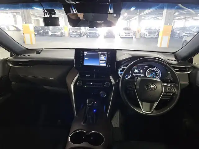 トヨタ ハリアー ハイブリッド G 福岡県 2021(令3)年 8.6万km ダークブルーマイカ 純正8型ディスプレイ/パワーバックドア/バックカメラ/ビルトインETC2.0/ドライブレコーダー/レーダークルーズコントロール/クリアランスソナー/セーフティセンス/・衝突被害軽減ブレーキ/・車線逸脱防止支援/・アダプティブハイビームシステム/・標識認識/LEDヘッドランプ/革巻きステアリング/ステアリングスイッチ/ハーフレザーシート/運転席パワーシート/社外17インチAWスタッドレスタイヤ/純正ホイール積込/スマートキー/プッシュエンジンスタート/禁煙車