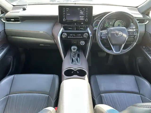 トヨタ ハリアー ハイブリッド G 福岡県 2021(令3)年 8.6万km ダークブルーマイカ 純正8型ディスプレイ/パワーバックドア/バックカメラ/ビルトインETC2.0/ドライブレコーダー/レーダークルーズコントロール/クリアランスソナー/セーフティセンス/・衝突被害軽減ブレーキ/・車線逸脱防止支援/・アダプティブハイビームシステム/・標識認識/LEDヘッドランプ/革巻きステアリング/ステアリングスイッチ/ハーフレザーシート/運転席パワーシート/社外17インチAWスタッドレスタイヤ/純正ホイール積込/スマートキー/プッシュエンジンスタート/禁煙車