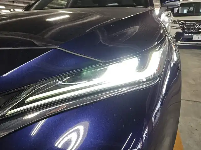 トヨタ ハリアー ハイブリッド G 福岡県 2021(令3)年 8.6万km ダークブルーマイカ 純正8型ディスプレイ/パワーバックドア/バックカメラ/ビルトインETC2.0/ドライブレコーダー/レーダークルーズコントロール/クリアランスソナー/セーフティセンス/・衝突被害軽減ブレーキ/・車線逸脱防止支援/・アダプティブハイビームシステム/・標識認識/LEDヘッドランプ/革巻きステアリング/ステアリングスイッチ/ハーフレザーシート/運転席パワーシート/社外17インチAWスタッドレスタイヤ/純正ホイール積込/スマートキー/プッシュエンジンスタート/禁煙車