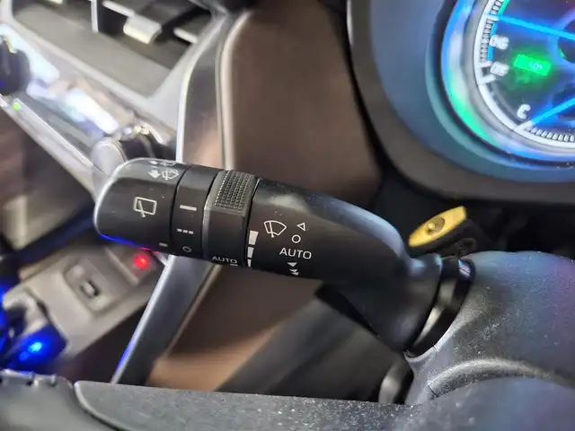 トヨタ ハリアー ハイブリッド G 福岡県 2021(令3)年 8.6万km ダークブルーマイカ 純正8型ディスプレイ/パワーバックドア/バックカメラ/ビルトインETC2.0/ドライブレコーダー/レーダークルーズコントロール/クリアランスソナー/セーフティセンス/・衝突被害軽減ブレーキ/・車線逸脱防止支援/・アダプティブハイビームシステム/・標識認識/LEDヘッドランプ/革巻きステアリング/ステアリングスイッチ/ハーフレザーシート/運転席パワーシート/社外17インチAWスタッドレスタイヤ/純正ホイール積込/スマートキー/プッシュエンジンスタート/禁煙車