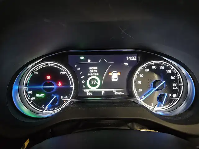 トヨタ ハリアー ハイブリッド G 福岡県 2021(令3)年 8.6万km ダークブルーマイカ 純正8型ディスプレイ/パワーバックドア/バックカメラ/ビルトインETC2.0/ドライブレコーダー/レーダークルーズコントロール/クリアランスソナー/セーフティセンス/・衝突被害軽減ブレーキ/・車線逸脱防止支援/・アダプティブハイビームシステム/・標識認識/LEDヘッドランプ/革巻きステアリング/ステアリングスイッチ/ハーフレザーシート/運転席パワーシート/社外17インチAWスタッドレスタイヤ/純正ホイール積込/スマートキー/プッシュエンジンスタート/禁煙車