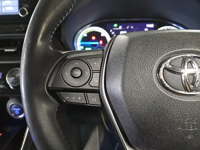 トヨタ ハリアー ハイブリッド G 福岡県 2021(令3)年 8.6万km ダークブルーマイカ 純正8型ディスプレイ/パワーバックドア/バックカメラ/ビルトインETC2.0/ドライブレコーダー/レーダークルーズコントロール/クリアランスソナー/セーフティセンス/・衝突被害軽減ブレーキ/・車線逸脱防止支援/・アダプティブハイビームシステム/・標識認識/LEDヘッドランプ/革巻きステアリング/ステアリングスイッチ/ハーフレザーシート/運転席パワーシート/社外17インチAWスタッドレスタイヤ/純正ホイール積込/スマートキー/プッシュエンジンスタート/禁煙車