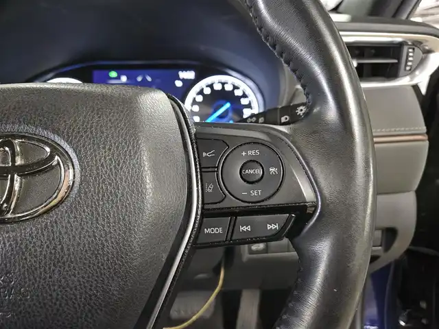 トヨタ ハリアー ハイブリッド G 福岡県 2021(令3)年 8.6万km ダークブルーマイカ 純正8型ディスプレイ/パワーバックドア/バックカメラ/ビルトインETC2.0/ドライブレコーダー/レーダークルーズコントロール/クリアランスソナー/セーフティセンス/・衝突被害軽減ブレーキ/・車線逸脱防止支援/・アダプティブハイビームシステム/・標識認識/LEDヘッドランプ/革巻きステアリング/ステアリングスイッチ/ハーフレザーシート/運転席パワーシート/社外17インチAWスタッドレスタイヤ/純正ホイール積込/スマートキー/プッシュエンジンスタート/禁煙車