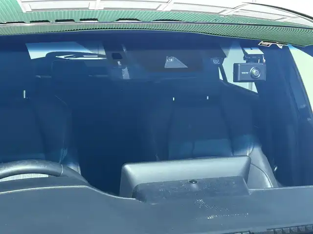 トヨタ ハリアー ハイブリッド G 福岡県 2021(令3)年 8.6万km ダークブルーマイカ 純正8型ディスプレイ/パワーバックドア/バックカメラ/ビルトインETC2.0/ドライブレコーダー/レーダークルーズコントロール/クリアランスソナー/セーフティセンス/・衝突被害軽減ブレーキ/・車線逸脱防止支援/・アダプティブハイビームシステム/・標識認識/LEDヘッドランプ/革巻きステアリング/ステアリングスイッチ/ハーフレザーシート/運転席パワーシート/社外17インチAWスタッドレスタイヤ/純正ホイール積込/スマートキー/プッシュエンジンスタート/禁煙車