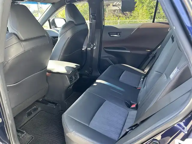 トヨタ ハリアー ハイブリッド G 福岡県 2021(令3)年 8.6万km ダークブルーマイカ 純正8型ディスプレイ/パワーバックドア/バックカメラ/ビルトインETC2.0/ドライブレコーダー/レーダークルーズコントロール/クリアランスソナー/セーフティセンス/・衝突被害軽減ブレーキ/・車線逸脱防止支援/・アダプティブハイビームシステム/・標識認識/LEDヘッドランプ/革巻きステアリング/ステアリングスイッチ/ハーフレザーシート/運転席パワーシート/社外17インチAWスタッドレスタイヤ/純正ホイール積込/スマートキー/プッシュエンジンスタート/禁煙車