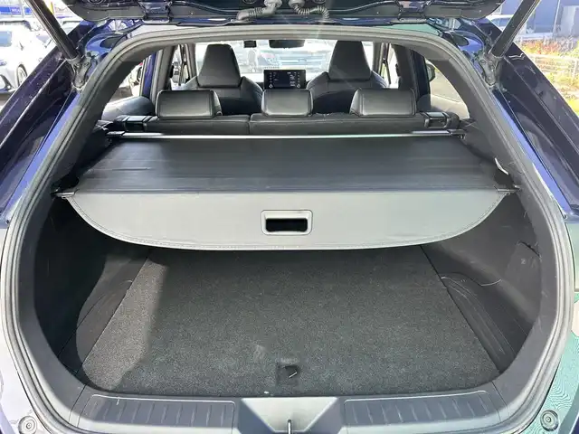 トヨタ ハリアー ハイブリッド G 福岡県 2021(令3)年 8.6万km ダークブルーマイカ 純正8型ディスプレイ/パワーバックドア/バックカメラ/ビルトインETC2.0/ドライブレコーダー/レーダークルーズコントロール/クリアランスソナー/セーフティセンス/・衝突被害軽減ブレーキ/・車線逸脱防止支援/・アダプティブハイビームシステム/・標識認識/LEDヘッドランプ/革巻きステアリング/ステアリングスイッチ/ハーフレザーシート/運転席パワーシート/社外17インチAWスタッドレスタイヤ/純正ホイール積込/スマートキー/プッシュエンジンスタート/禁煙車