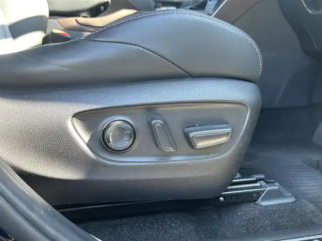 トヨタ ハリアー ハイブリッド G 福岡県 2021(令3)年 8.6万km ダークブルーマイカ 純正8型ディスプレイ/パワーバックドア/バックカメラ/ビルトインETC2.0/ドライブレコーダー/レーダークルーズコントロール/クリアランスソナー/セーフティセンス/・衝突被害軽減ブレーキ/・車線逸脱防止支援/・アダプティブハイビームシステム/・標識認識/LEDヘッドランプ/革巻きステアリング/ステアリングスイッチ/ハーフレザーシート/運転席パワーシート/社外17インチAWスタッドレスタイヤ/純正ホイール積込/スマートキー/プッシュエンジンスタート/禁煙車