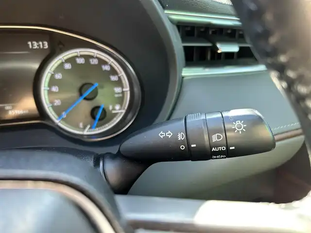 トヨタ ハリアー ハイブリッド G 福岡県 2021(令3)年 8.6万km ダークブルーマイカ 純正8型ディスプレイ/パワーバックドア/バックカメラ/ビルトインETC2.0/ドライブレコーダー/レーダークルーズコントロール/クリアランスソナー/セーフティセンス/・衝突被害軽減ブレーキ/・車線逸脱防止支援/・アダプティブハイビームシステム/・標識認識/LEDヘッドランプ/革巻きステアリング/ステアリングスイッチ/ハーフレザーシート/運転席パワーシート/社外17インチAWスタッドレスタイヤ/純正ホイール積込/スマートキー/プッシュエンジンスタート/禁煙車