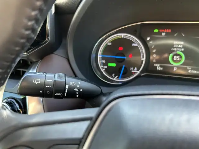 トヨタ ハリアー ハイブリッド G 福岡県 2021(令3)年 8.6万km ダークブルーマイカ 純正8型ディスプレイ/パワーバックドア/バックカメラ/ビルトインETC2.0/ドライブレコーダー/レーダークルーズコントロール/クリアランスソナー/セーフティセンス/・衝突被害軽減ブレーキ/・車線逸脱防止支援/・アダプティブハイビームシステム/・標識認識/LEDヘッドランプ/革巻きステアリング/ステアリングスイッチ/ハーフレザーシート/運転席パワーシート/社外17インチAWスタッドレスタイヤ/純正ホイール積込/スマートキー/プッシュエンジンスタート/禁煙車