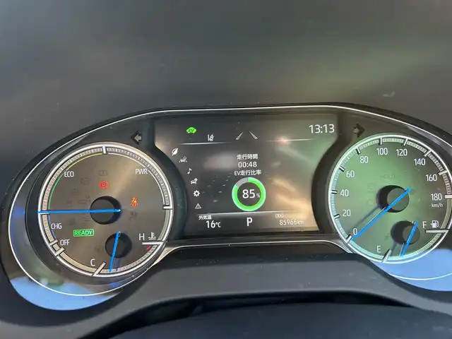 トヨタ ハリアー ハイブリッド G 福岡県 2021(令3)年 8.6万km ダークブルーマイカ 純正8型ディスプレイ/パワーバックドア/バックカメラ/ビルトインETC2.0/ドライブレコーダー/レーダークルーズコントロール/クリアランスソナー/セーフティセンス/・衝突被害軽減ブレーキ/・車線逸脱防止支援/・アダプティブハイビームシステム/・標識認識/LEDヘッドランプ/革巻きステアリング/ステアリングスイッチ/ハーフレザーシート/運転席パワーシート/社外17インチAWスタッドレスタイヤ/純正ホイール積込/スマートキー/プッシュエンジンスタート/禁煙車