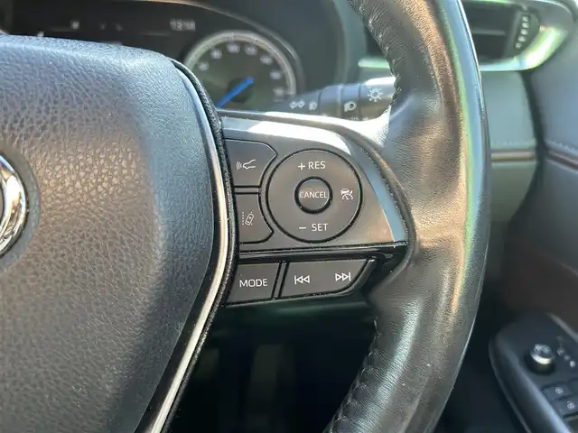 トヨタ ハリアー ハイブリッド G 福岡県 2021(令3)年 8.6万km ダークブルーマイカ 純正8型ディスプレイ/パワーバックドア/バックカメラ/ビルトインETC2.0/ドライブレコーダー/レーダークルーズコントロール/クリアランスソナー/セーフティセンス/・衝突被害軽減ブレーキ/・車線逸脱防止支援/・アダプティブハイビームシステム/・標識認識/LEDヘッドランプ/革巻きステアリング/ステアリングスイッチ/ハーフレザーシート/運転席パワーシート/社外17インチAWスタッドレスタイヤ/純正ホイール積込/スマートキー/プッシュエンジンスタート/禁煙車