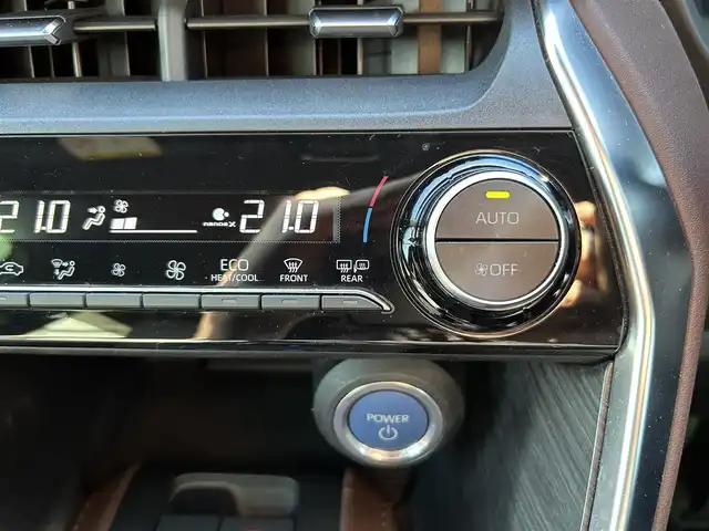 トヨタ ハリアー ハイブリッド G 福岡県 2021(令3)年 8.6万km ダークブルーマイカ 純正8型ディスプレイ/パワーバックドア/バックカメラ/ビルトインETC2.0/ドライブレコーダー/レーダークルーズコントロール/クリアランスソナー/セーフティセンス/・衝突被害軽減ブレーキ/・車線逸脱防止支援/・アダプティブハイビームシステム/・標識認識/LEDヘッドランプ/革巻きステアリング/ステアリングスイッチ/ハーフレザーシート/運転席パワーシート/社外17インチAWスタッドレスタイヤ/純正ホイール積込/スマートキー/プッシュエンジンスタート/禁煙車