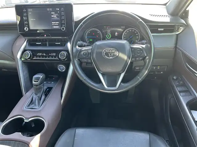 トヨタ ハリアー ハイブリッド G 福岡県 2021(令3)年 8.6万km ダークブルーマイカ 純正8型ディスプレイ/パワーバックドア/バックカメラ/ビルトインETC2.0/ドライブレコーダー/レーダークルーズコントロール/クリアランスソナー/セーフティセンス/・衝突被害軽減ブレーキ/・車線逸脱防止支援/・アダプティブハイビームシステム/・標識認識/LEDヘッドランプ/革巻きステアリング/ステアリングスイッチ/ハーフレザーシート/運転席パワーシート/社外17インチAWスタッドレスタイヤ/純正ホイール積込/スマートキー/プッシュエンジンスタート/禁煙車