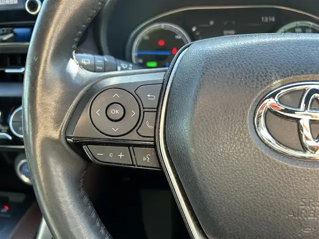 トヨタ ハリアー ハイブリッド G 福岡県 2021(令3)年 8.6万km ダークブルーマイカ 純正8型ディスプレイ/パワーバックドア/バックカメラ/ビルトインETC2.0/ドライブレコーダー/レーダークルーズコントロール/クリアランスソナー/セーフティセンス/・衝突被害軽減ブレーキ/・車線逸脱防止支援/・アダプティブハイビームシステム/・標識認識/LEDヘッドランプ/革巻きステアリング/ステアリングスイッチ/ハーフレザーシート/運転席パワーシート/社外17インチAWスタッドレスタイヤ/純正ホイール積込/スマートキー/プッシュエンジンスタート/禁煙車