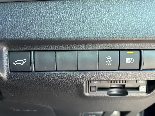 トヨタ ハリアー ハイブリッド G 福岡県 2021(令3)年 8.6万km ダークブルーマイカ 純正8型ディスプレイ/パワーバックドア/バックカメラ/ビルトインETC2.0/ドライブレコーダー/レーダークルーズコントロール/クリアランスソナー/セーフティセンス/・衝突被害軽減ブレーキ/・車線逸脱防止支援/・アダプティブハイビームシステム/・標識認識/LEDヘッドランプ/革巻きステアリング/ステアリングスイッチ/ハーフレザーシート/運転席パワーシート/社外17インチAWスタッドレスタイヤ/純正ホイール積込/スマートキー/プッシュエンジンスタート/禁煙車