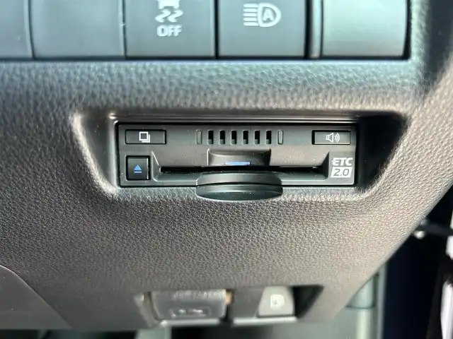 トヨタ ハリアー ハイブリッド G 福岡県 2021(令3)年 8.6万km ダークブルーマイカ 純正8型ディスプレイ/パワーバックドア/バックカメラ/ビルトインETC2.0/ドライブレコーダー/レーダークルーズコントロール/クリアランスソナー/セーフティセンス/・衝突被害軽減ブレーキ/・車線逸脱防止支援/・アダプティブハイビームシステム/・標識認識/LEDヘッドランプ/革巻きステアリング/ステアリングスイッチ/ハーフレザーシート/運転席パワーシート/社外17インチAWスタッドレスタイヤ/純正ホイール積込/スマートキー/プッシュエンジンスタート/禁煙車