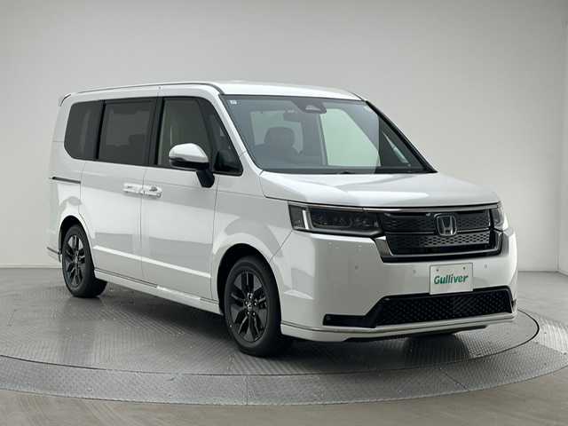 ホンダ ステップワゴン スパーダ eHEV 兵庫県 2025(令7)年 0.1千km プラチナホワイトパール 登録済未使用車/純正１１．４インチメモリナビ　（LXM-247VFLI）/（FM/AM、CD、DVD、BT、フルセグ）/純正１５．６インチ後席モニター/両側パワースライドドア/バックカメラ/レーダークルーズコントロール/パドルシフト/ホンダセンシング/ホンダコネクト/プッシュスタート/電動格納ミラー/ウィンカーミラー/ハーフレザーシート/シートヒーター（D/N席）/パワーバックドア/BSM/オットマン/LEDヘッドライト/LEDフォグランプ/オートライト/純正１６インチAW/本革巻ステアリングホイール/スマートキー×２