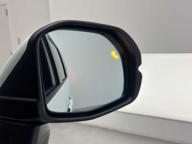 ホンダ ステップワゴン スパーダ eHEV 兵庫県 2025(令7)年 0.1千km プラチナホワイトパール 登録済未使用車/純正１１．４インチメモリナビ　（LXM-247VFLI）/（FM/AM、CD、DVD、BT、フルセグ）/純正１５．６インチ後席モニター/両側パワースライドドア/バックカメラ/レーダークルーズコントロール/パドルシフト/ホンダセンシング/ホンダコネクト/プッシュスタート/電動格納ミラー/ウィンカーミラー/ハーフレザーシート/シートヒーター（D/N席）/パワーバックドア/BSM/オットマン/LEDヘッドライト/LEDフォグランプ/オートライト/純正１６インチAW/本革巻ステアリングホイール/スマートキー×２