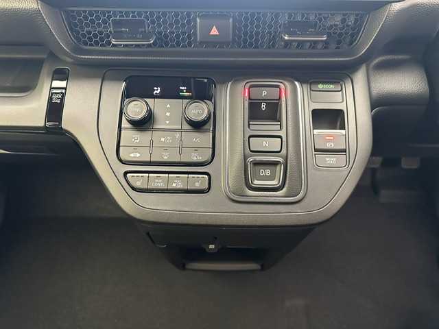 ホンダ ステップワゴン スパーダ eHEV 兵庫県 2025(令7)年 0.1千km プラチナホワイトパール 登録済未使用車/純正１１．４インチメモリナビ　（LXM-247VFLI）/（FM/AM、CD、DVD、BT、フルセグ）/純正１５．６インチ後席モニター/両側パワースライドドア/バックカメラ/レーダークルーズコントロール/パドルシフト/ホンダセンシング/ホンダコネクト/プッシュスタート/電動格納ミラー/ウィンカーミラー/ハーフレザーシート/シートヒーター（D/N席）/パワーバックドア/BSM/オットマン/LEDヘッドライト/LEDフォグランプ/オートライト/純正１６インチAW/本革巻ステアリングホイール/スマートキー×２