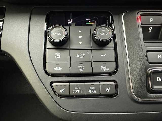 ホンダ ステップワゴン スパーダ eHEV 兵庫県 2025(令7)年 0.1千km プラチナホワイトパール 登録済未使用車/純正１１．４インチメモリナビ　（LXM-247VFLI）/（FM/AM、CD、DVD、BT、フルセグ）/純正１５．６インチ後席モニター/両側パワースライドドア/バックカメラ/レーダークルーズコントロール/パドルシフト/ホンダセンシング/ホンダコネクト/プッシュスタート/電動格納ミラー/ウィンカーミラー/ハーフレザーシート/シートヒーター（D/N席）/パワーバックドア/BSM/オットマン/LEDヘッドライト/LEDフォグランプ/オートライト/純正１６インチAW/本革巻ステアリングホイール/スマートキー×２