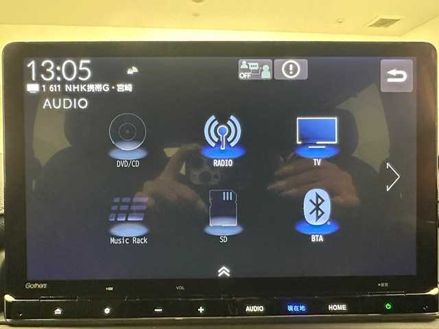 ホンダ ステップワゴン スパーダ eHEV 兵庫県 2025(令7)年 0.1千km プラチナホワイトパール 登録済未使用車/純正１１．４インチメモリナビ　（LXM-247VFLI）/（FM/AM、CD、DVD、BT、フルセグ）/純正１５．６インチ後席モニター/両側パワースライドドア/バックカメラ/レーダークルーズコントロール/パドルシフト/ホンダセンシング/ホンダコネクト/プッシュスタート/電動格納ミラー/ウィンカーミラー/ハーフレザーシート/シートヒーター（D/N席）/パワーバックドア/BSM/オットマン/LEDヘッドライト/LEDフォグランプ/オートライト/純正１６インチAW/本革巻ステアリングホイール/スマートキー×２