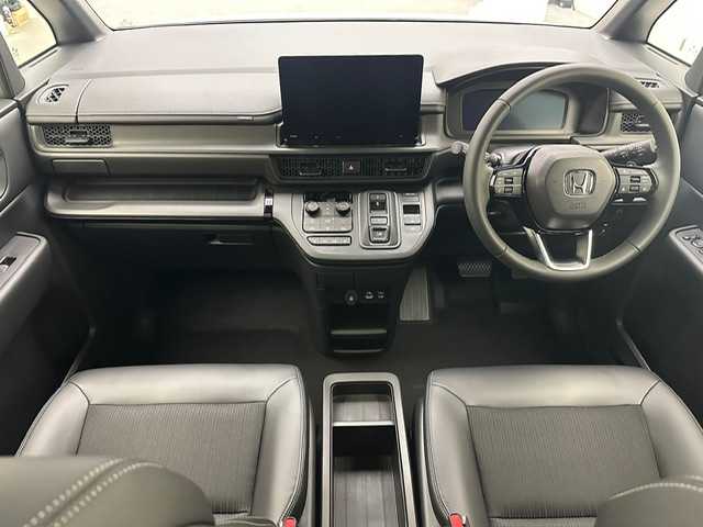 ホンダ ステップワゴン スパーダ eHEV 兵庫県 2025(令7)年 0.1千km プラチナホワイトパール 登録済未使用車/純正１１．４インチメモリナビ　（LXM-247VFLI）/（FM/AM、CD、DVD、BT、フルセグ）/純正１５．６インチ後席モニター/両側パワースライドドア/バックカメラ/レーダークルーズコントロール/パドルシフト/ホンダセンシング/ホンダコネクト/プッシュスタート/電動格納ミラー/ウィンカーミラー/ハーフレザーシート/シートヒーター（D/N席）/パワーバックドア/BSM/オットマン/LEDヘッドライト/LEDフォグランプ/オートライト/純正１６インチAW/本革巻ステアリングホイール/スマートキー×２