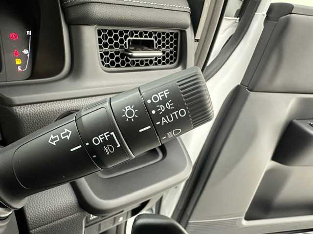 ホンダ ステップワゴン スパーダ eHEV 兵庫県 2025(令7)年 0.1千km プラチナホワイトパール 登録済未使用車/純正１１．４インチメモリナビ　（LXM-247VFLI）/（FM/AM、CD、DVD、BT、フルセグ）/純正１５．６インチ後席モニター/両側パワースライドドア/バックカメラ/レーダークルーズコントロール/パドルシフト/ホンダセンシング/ホンダコネクト/プッシュスタート/電動格納ミラー/ウィンカーミラー/ハーフレザーシート/シートヒーター（D/N席）/パワーバックドア/BSM/オットマン/LEDヘッドライト/LEDフォグランプ/オートライト/純正１６インチAW/本革巻ステアリングホイール/スマートキー×２