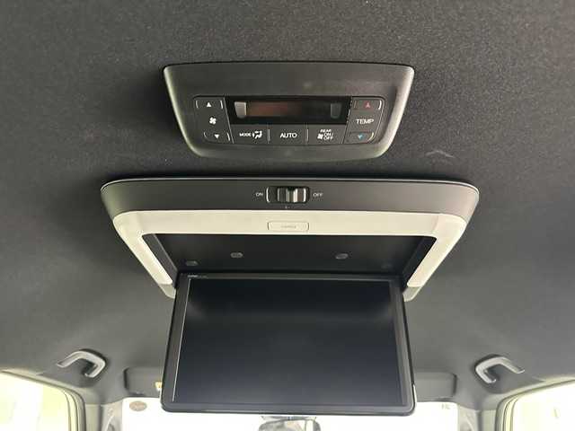 ホンダ ステップワゴン スパーダ eHEV 兵庫県 2025(令7)年 0.1千km プラチナホワイトパール 登録済未使用車/純正１１．４インチメモリナビ　（LXM-247VFLI）/（FM/AM、CD、DVD、BT、フルセグ）/純正１５．６インチ後席モニター/両側パワースライドドア/バックカメラ/レーダークルーズコントロール/パドルシフト/ホンダセンシング/ホンダコネクト/プッシュスタート/電動格納ミラー/ウィンカーミラー/ハーフレザーシート/シートヒーター（D/N席）/パワーバックドア/BSM/オットマン/LEDヘッドライト/LEDフォグランプ/オートライト/純正１６インチAW/本革巻ステアリングホイール/スマートキー×２