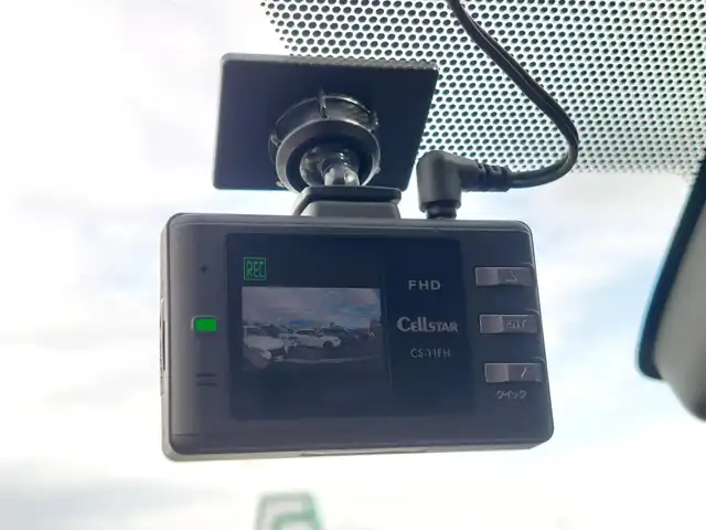 トヨタ シエンタ ハイブリッド G 東京都 2016(平28)年 7.7万km ホワイトパールクリスタルシャイン ワンオーナー/トヨタセーフティセンスC /・プリクラッシュセーフティ/・レーンディパーチャーアラート/・オートマチックハイビーム/プッシュスタート/社外ナビ/フルセグTV/ETC/ドライブレコーダー CS-11FH/両側パワースライドドア/シートヒーター/純正フロアマット/LEDヘッドライト/オートライト/フロントフォグランプ/ドアバイザー/スマートキー