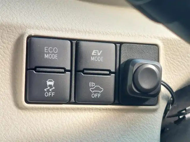 トヨタ シエンタ ハイブリッド G 東京都 2016(平28)年 7.7万km ホワイトパールクリスタルシャイン ワンオーナー/トヨタセーフティセンスC /・プリクラッシュセーフティ/・レーンディパーチャーアラート/・オートマチックハイビーム/プッシュスタート/社外ナビ/フルセグTV/ETC/ドライブレコーダー CS-11FH/両側パワースライドドア/シートヒーター/純正フロアマット/LEDヘッドライト/オートライト/フロントフォグランプ/ドアバイザー/スマートキー