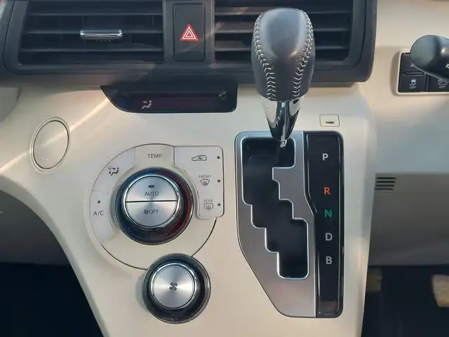 トヨタ シエンタ ハイブリッド G 東京都 2016(平28)年 7.7万km ホワイトパールクリスタルシャイン ワンオーナー/トヨタセーフティセンスC /・プリクラッシュセーフティ/・レーンディパーチャーアラート/・オートマチックハイビーム/プッシュスタート/社外ナビ/フルセグTV/ETC/ドライブレコーダー CS-11FH/両側パワースライドドア/シートヒーター/純正フロアマット/LEDヘッドライト/オートライト/フロントフォグランプ/ドアバイザー/スマートキー