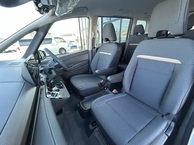 日産 セレナ e－パワー ハイウェイスター V 群馬県 2025(令7)年 0.1千km プリズムホワイト ワンオーナー/純正12.3型ディスプレイオーディオ/（Bluetooth/HDMI/USB/フルセグテレビ）/インテリジェントアラウンドビューモニター/純正デジタルインナーミラー/360度セーフティアシスト/・プロパイロット/・インテリジェントエマージェンシーブレーキ/・前方衝突予測警報/・衝突回避ステアリングアシスト/・車線逸脱防止支援システム/・車線逸脱警報/・後側方衝突防止支援システム/・後側方車両検知警報/・後退時車両検知警報/・ふらつき警報/・踏み間違い衝突防止アシスト/・標識検知機能/両側ハンズフリーパワースライドドア/電動パーキングブレーキ/置くだけ充電/LEDヘッドランプ/オートホールド/ステアリングリモコン/ETC/保証書・取説・スペアキー