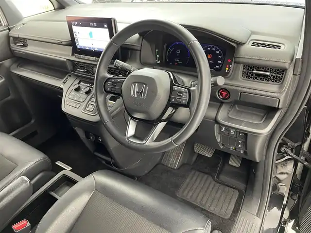 ホンダ ステップワゴン スパーダ eHEV 滋賀県 2023(令5)年 3万km クリスタルブラックパール 9インチ純正メモリナビ/【Bluetooth/CD/DVD/USB/HDMI/AppleCarPlay//Android Auto/フルセグ 】/全方位カメラ/両側パワースライドドア/シートヒーター/2列目オットマン/パワーリアゲート/前後ソナー/フリップダウンモニター/ホンダセンシング/ハーフレザー/オートホールド/オートハイビーム/純正16アルミ/純正LEDヘッドライト/ビルトインETC