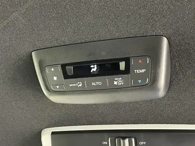 ホンダ ステップワゴン スパーダ eHEV 滋賀県 2023(令5)年 3万km クリスタルブラックパール 9インチ純正メモリナビ/【Bluetooth/CD/DVD/USB/HDMI/AppleCarPlay//Android Auto/フルセグ 】/全方位カメラ/両側パワースライドドア/シートヒーター/2列目オットマン/パワーリアゲート/前後ソナー/フリップダウンモニター/ホンダセンシング/ハーフレザー/オートホールド/オートハイビーム/純正16アルミ/純正LEDヘッドライト/ビルトインETC