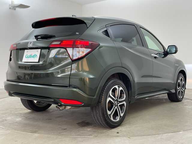 ホンダ ヴェゼル ハイブリッド Z 兵庫県 2015(平27)年 7.8万km ミスティックグリーンパール ・シティブレーキアクティブシステム/・カロッツェリア製7インチナビ＆フルセグ＆BT＆DVD/・バックカメラ/・クルーズコントロール/・電子パーキング/・オートホールド/・LEDヘッドライト/・オートライト/・スマートキー/・プッシュスタート/・横滑り防止装置/・ハーフレザーシート/・前席シートヒーター/・ルーフレール/・ETC/・社外フロアマット/・電動格納ミラー/・アイドリングストップ/・純正17インチアルミホイール