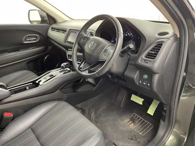 ホンダ ヴェゼル ハイブリッド Z 兵庫県 2015(平27)年 7.8万km ミスティックグリーンパール ・シティブレーキアクティブシステム/・カロッツェリア製7インチナビ＆フルセグ＆BT＆DVD/・バックカメラ/・クルーズコントロール/・電子パーキング/・オートホールド/・LEDヘッドライト/・オートライト/・スマートキー/・プッシュスタート/・横滑り防止装置/・ハーフレザーシート/・前席シートヒーター/・ルーフレール/・ETC/・社外フロアマット/・電動格納ミラー/・アイドリングストップ/・純正17インチアルミホイール