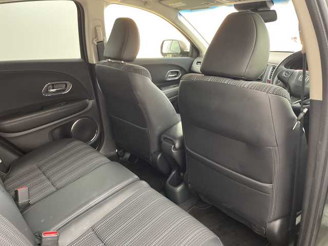 ホンダ ヴェゼル ハイブリッド Z 兵庫県 2015(平27)年 7.8万km ミスティックグリーンパール ・シティブレーキアクティブシステム/・カロッツェリア製7インチナビ＆フルセグ＆BT＆DVD/・バックカメラ/・クルーズコントロール/・電子パーキング/・オートホールド/・LEDヘッドライト/・オートライト/・スマートキー/・プッシュスタート/・横滑り防止装置/・ハーフレザーシート/・前席シートヒーター/・ルーフレール/・ETC/・社外フロアマット/・電動格納ミラー/・アイドリングストップ/・純正17インチアルミホイール